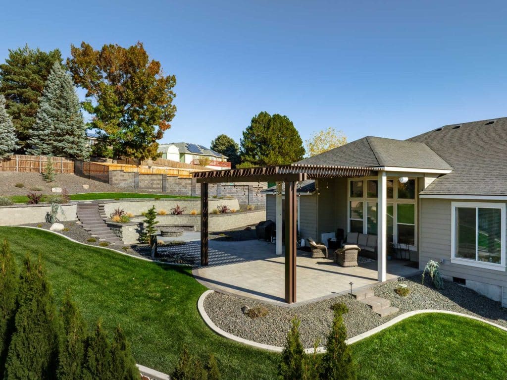 a well maintained landscaping and lawn care in Richland