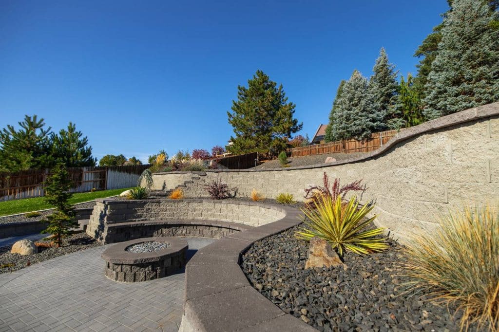 role of retaining walls in preventing soil erosion