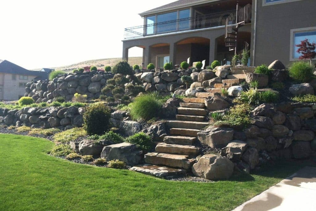 expert retaining wall installation, design and construction in Kennewick, WA